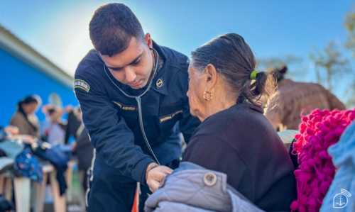 Equipe médica da Marinha presta atendimento crucial em Pelotas