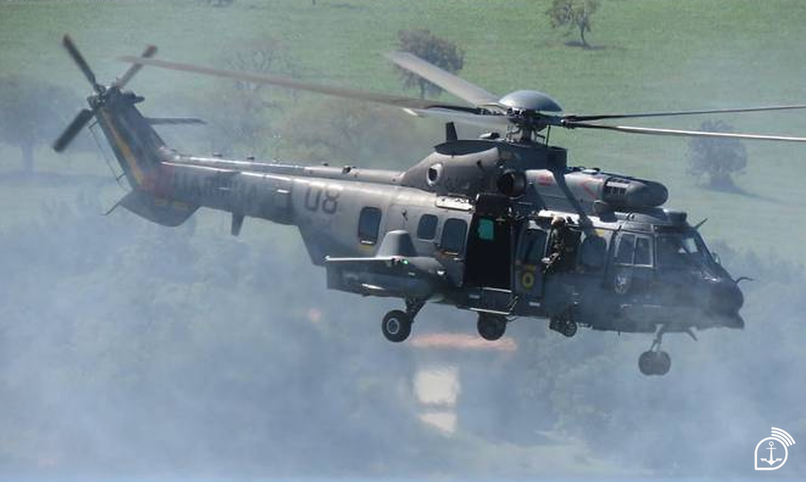 Helicóptero UH-15 Super Cougar durante a operação em Minas Gerais – Imagem: Marinha do Brasil